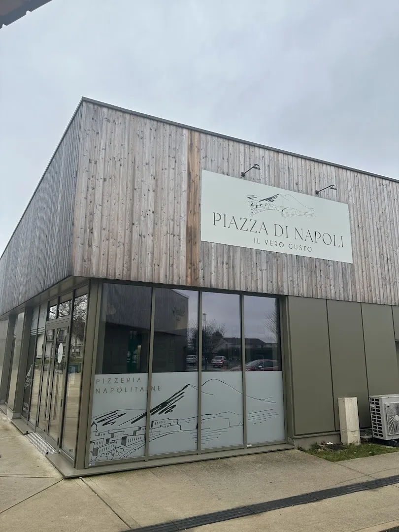 Piazza Di Napoli